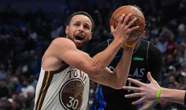 足球比赛直播-断档历史第一！库里93场8+三分 超身后利拉德克莱哈登合计79场