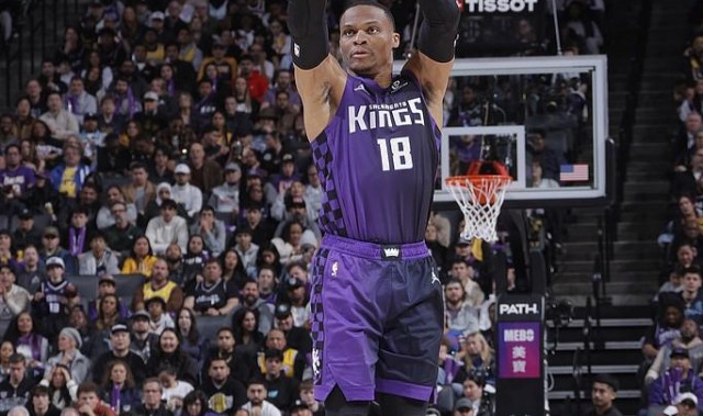 今天不铁，威斯布鲁克全场16投8中&amp;amp;三分8中4，拿下22分7助攻