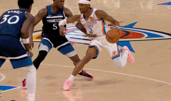 华子亲手送亚历山大20+！这眼神，是要弑父啊！