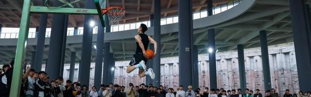 足球比赛直播-重庆移通学院邀CBA草根扣篮王矣进宏等名将 带来“零距离”篮球盛宴